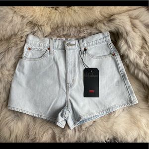 Levi’s High Rise Mom 90s Shorts Size 27 in NWT